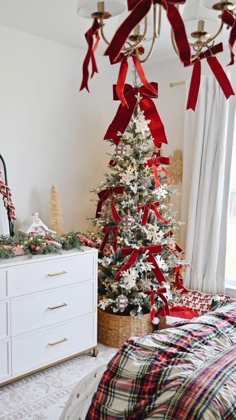 Instagram post by @emilywondree for Pottery Barn Kids. Caption reads: Christmas bedroom of my tween’s....