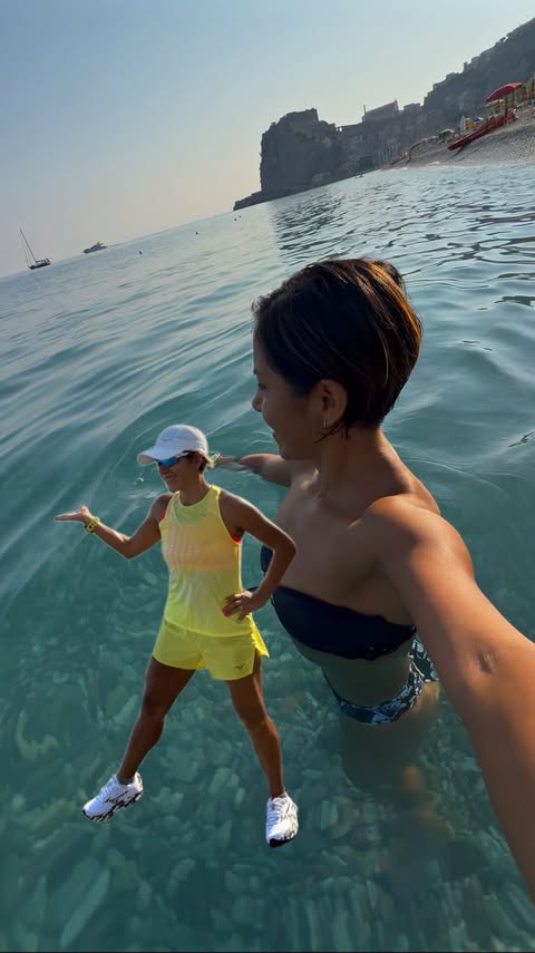 Instagram post by @nadine_run15 for Mizuno. Caption reads: [...] ☀️👟🏃🏿‍♀️🫀👙🕶️🧢🐠 02.08.2026 💛....
