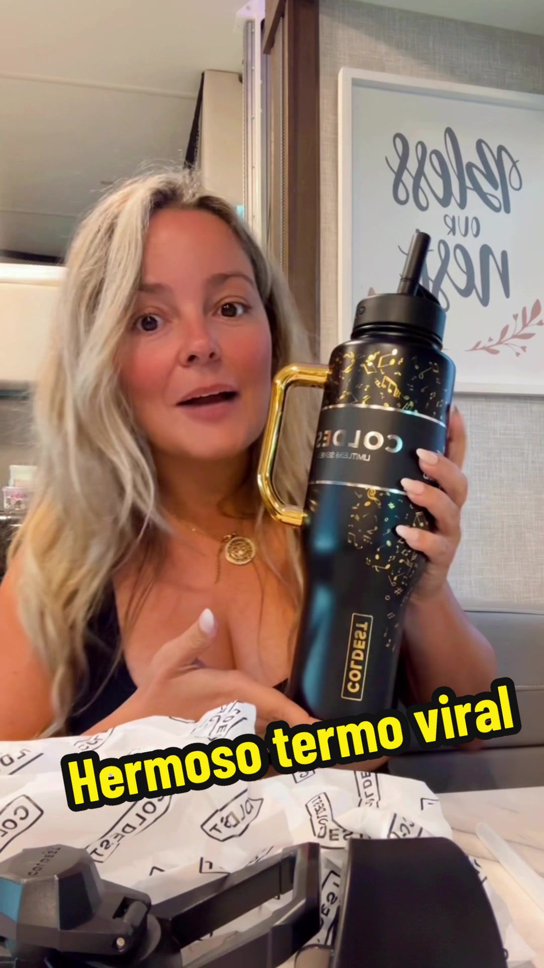 TikTok post by @familsda1 for Coldest. Caption reads: Este termo está diseñado para durarte muchos años....