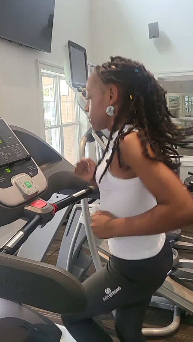 Instagram post by @niyahimani21 for Just Strong. Caption reads: [...] up for yourself daily. Rocking my....