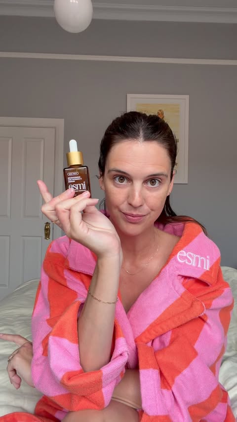 Instagram post by @tarrah_jordan for esmi Skin Minerals. Caption reads: [...] skin with the most glorious glow....