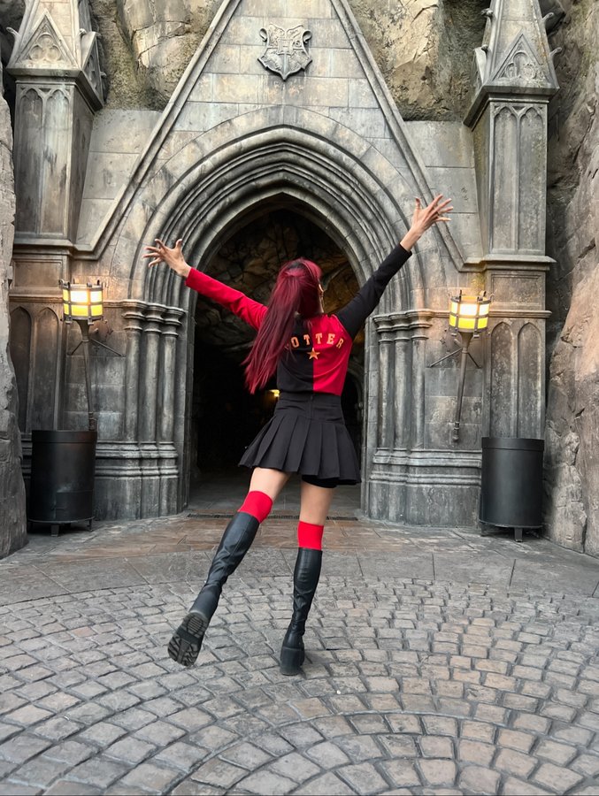 Instagram post by @mugglestyle for Cinereplicas. Caption reads: 100 points to Gryffindor for absolutely nailing....