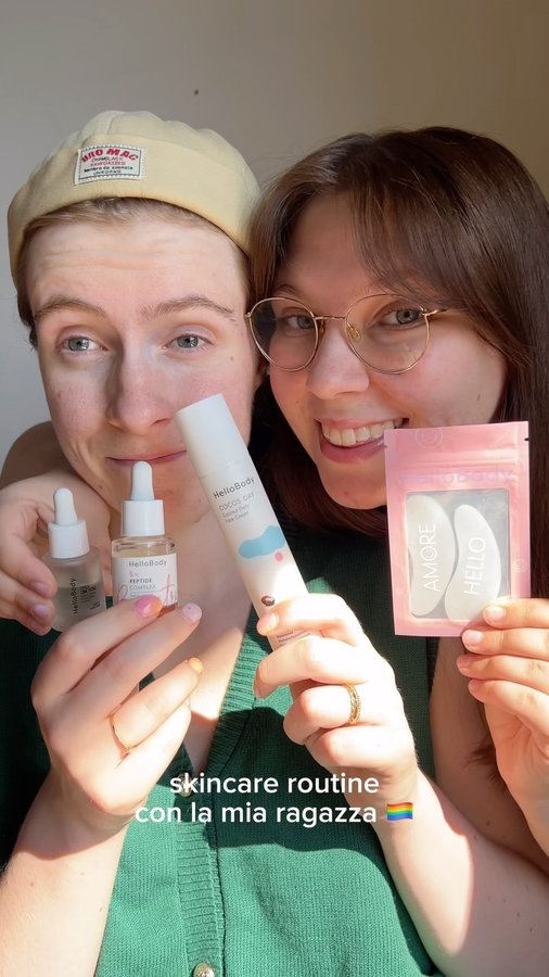 Instagram post by @glowyale for HelloBody. Caption reads: prodotti usati 🌈

👀✨ eyes on you + hello amore....