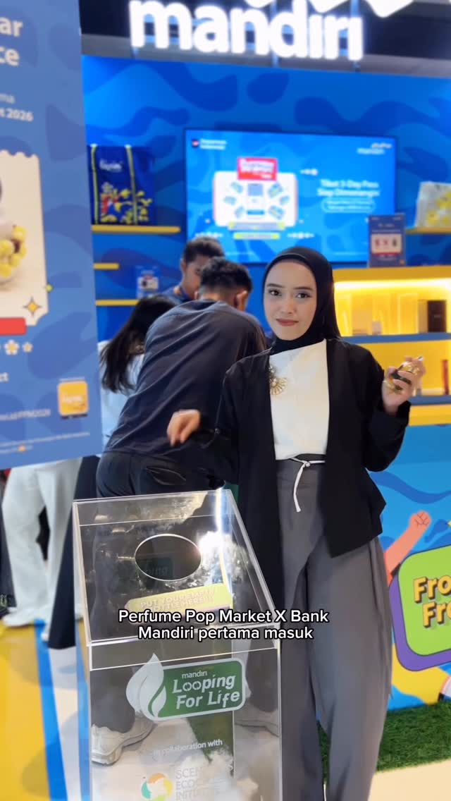 Instagram post by @dewiirkasimpar for Bank Mandiri. Caption reads: @perfumepopmarket X @bankmandiri Lagi di Perfume....