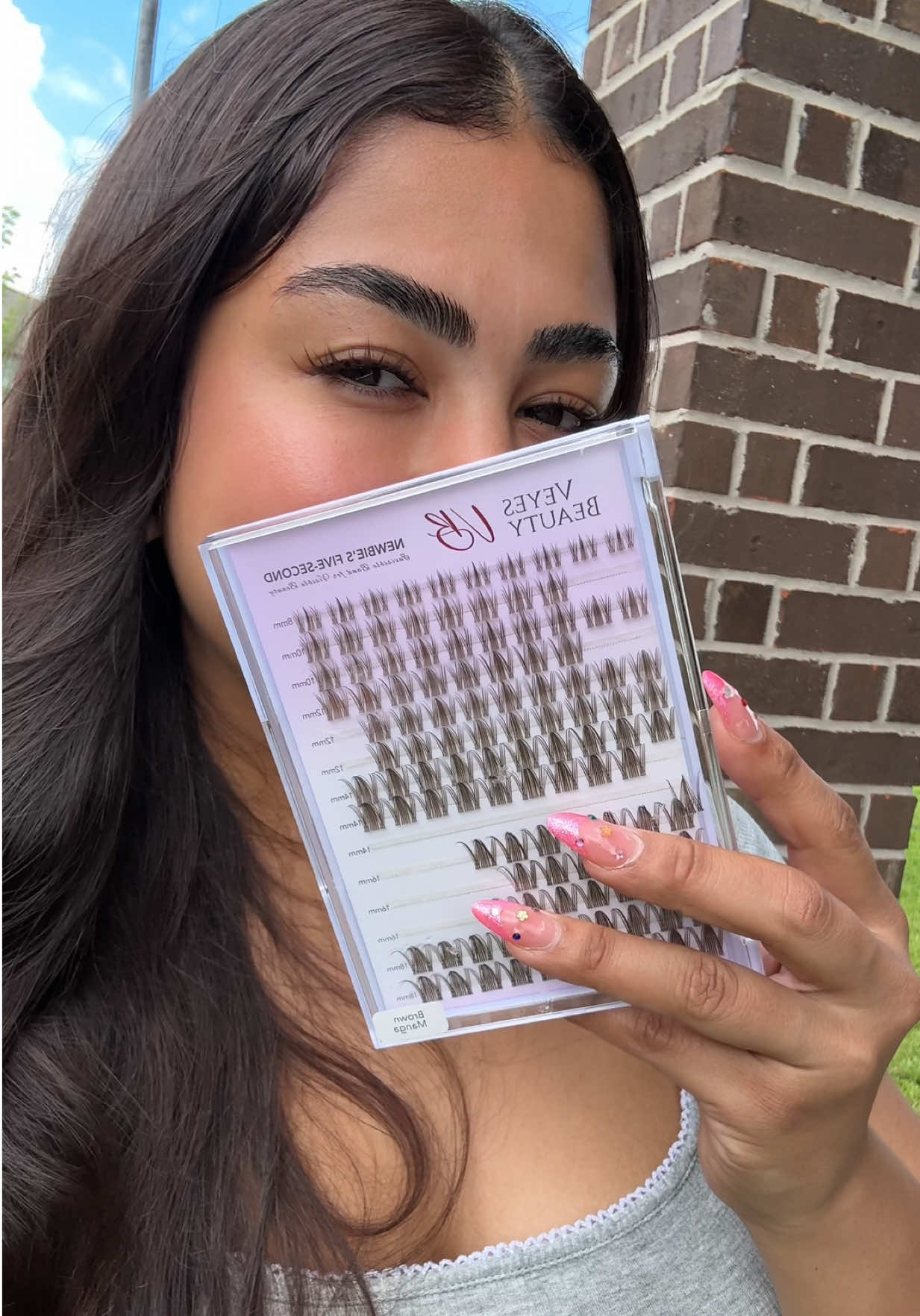 TikTok post by @actuallyylinn for VeyesBeauty. Caption reads: @VEYESBEAUTY eyelashes perfect for daily outings....