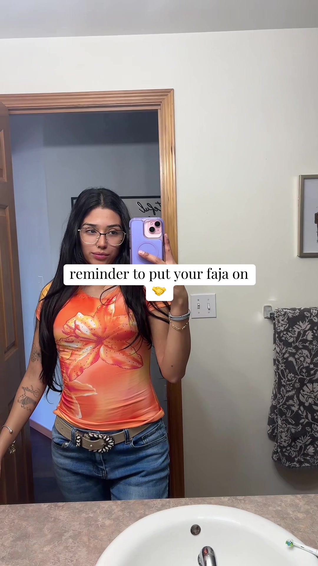 TikTok post by an influencer for SHAPSHE. Caption reads: [...] 👀 #faja #summerbodyloading #shapshefajas....