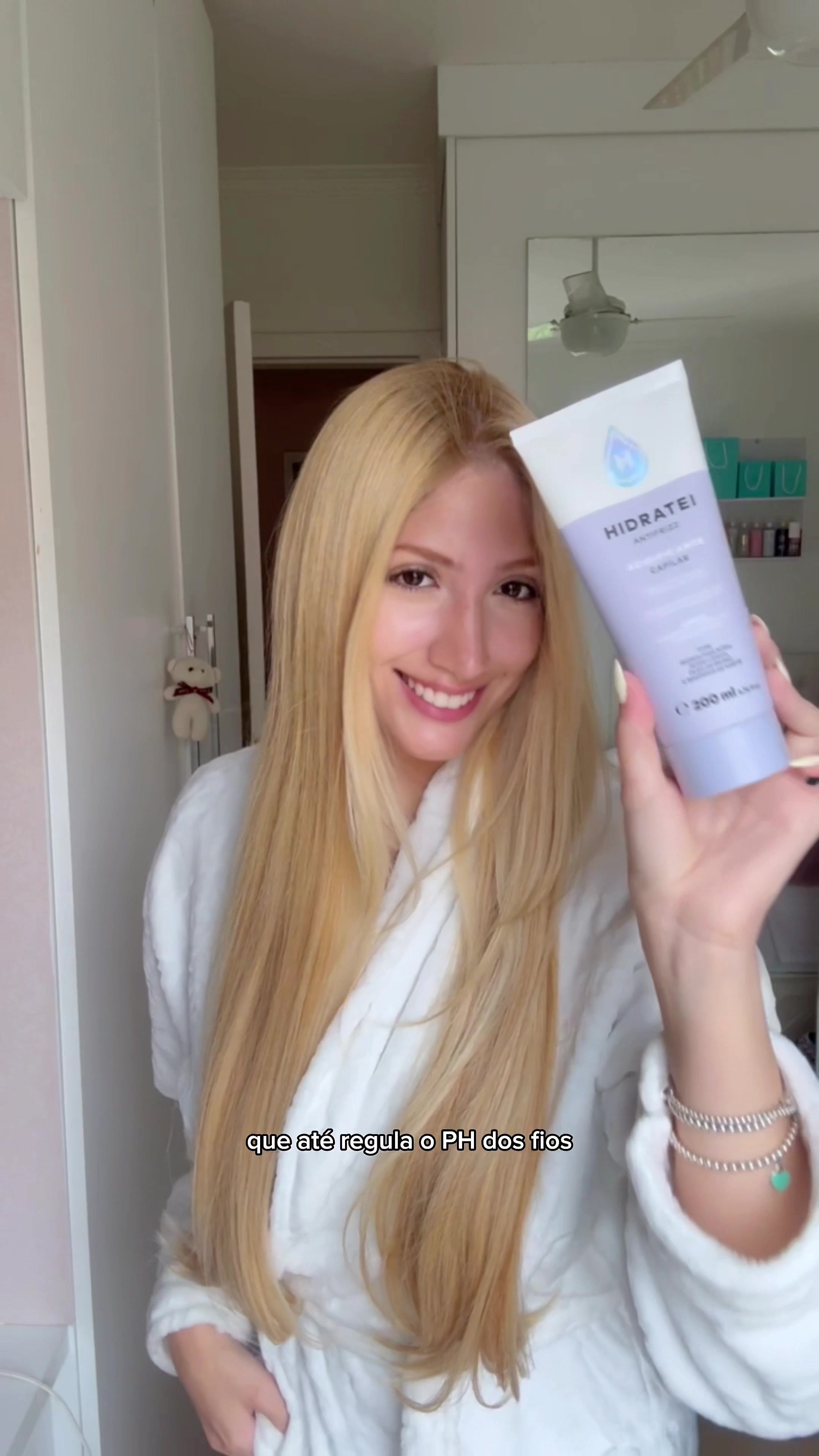 TikTok post by @rafaelagomes for Hidratei. Caption reads: Use o cupom 🏷️RAFAGOMES no site da @Hidratei pra....