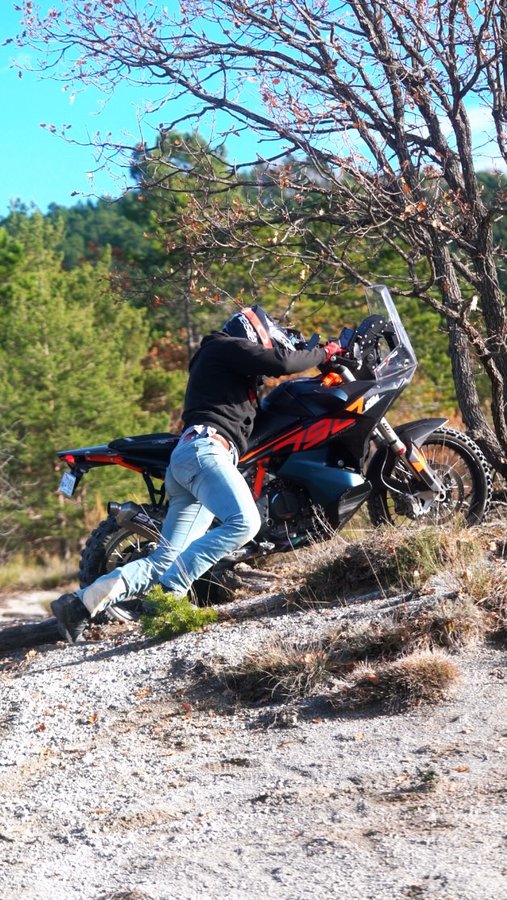 Instagram post by @mr.rallybike for Rabaconda. Caption reads: [...] #tutorialking #ktmofficial #mitasmoto....