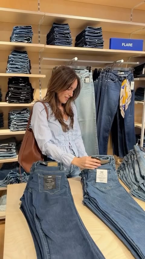 Instagram post by @verasweeney for Mavi. Caption reads: [...] I need a new pair of jeans. I headed to....