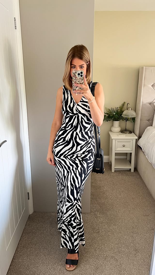 Instagram post by @kirstyannemarr for Dorothy Perkins. Caption reads: Having a little monochrome moment......