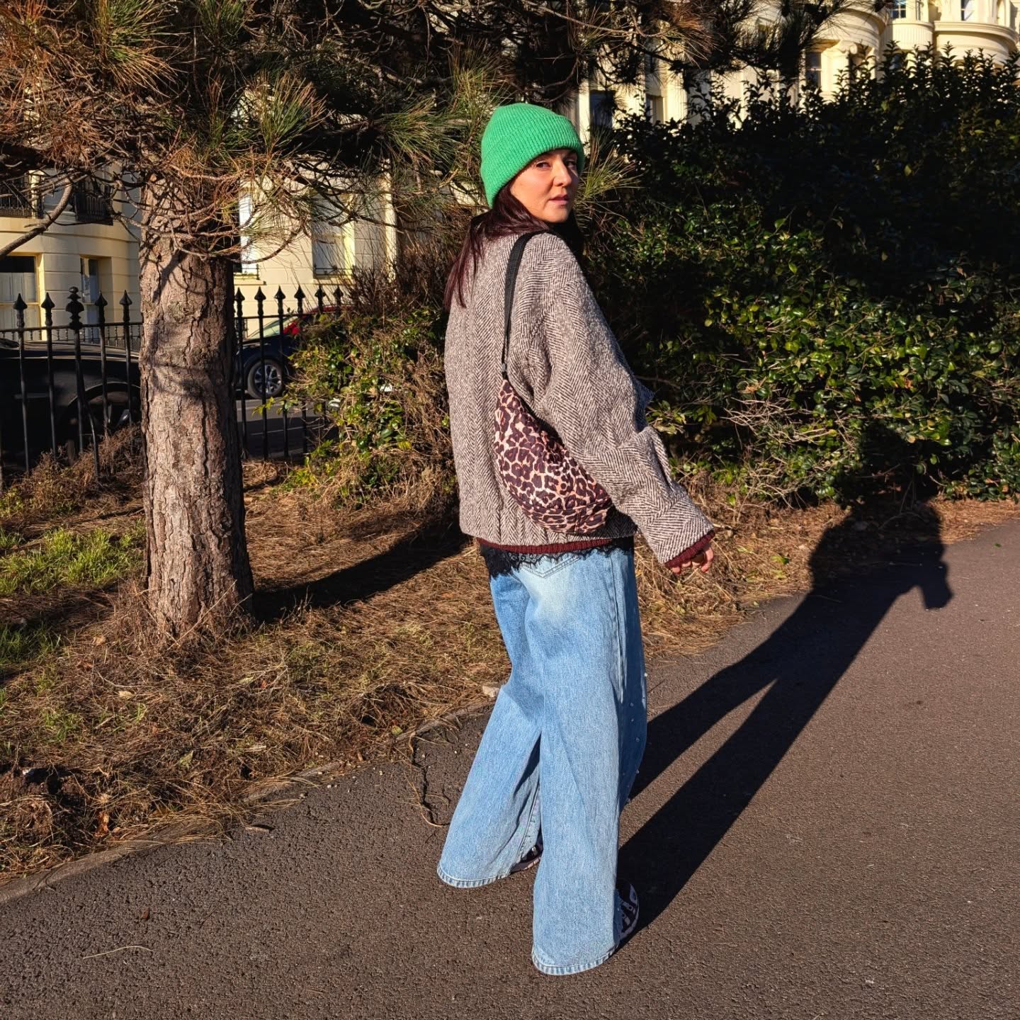 Instagram post by @lauradopamineoutfits for Fabrique. Caption reads: A weekend by the sea, a colourful beanie is needed....