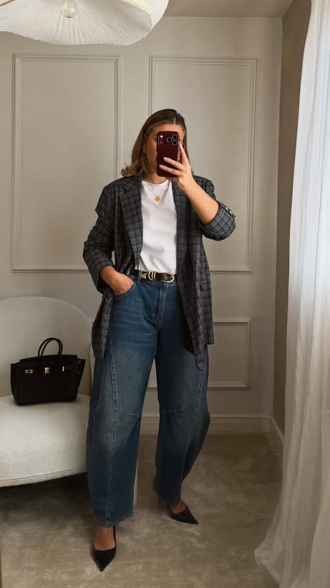 Instagram post by @laurafayjackson for Simply Be. Caption reads: @simplybeuk denim will forever be a favourite for....