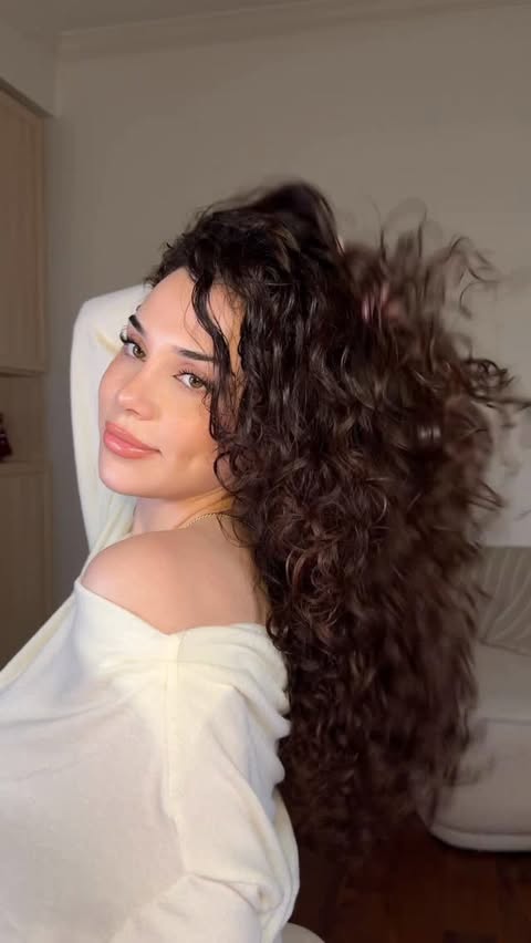 Instagram post by @aslinurakinci for Aveda. Caption reads: [...] helped make my postpartum hair stronger....