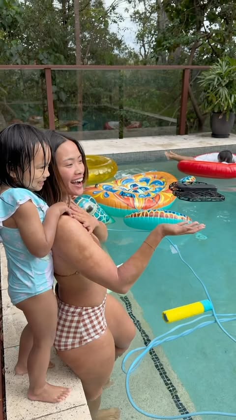 Instagram post by @sarahmagusara for HOVERAir. Caption reads: [...] the pool & test out my new @hoverair_global....