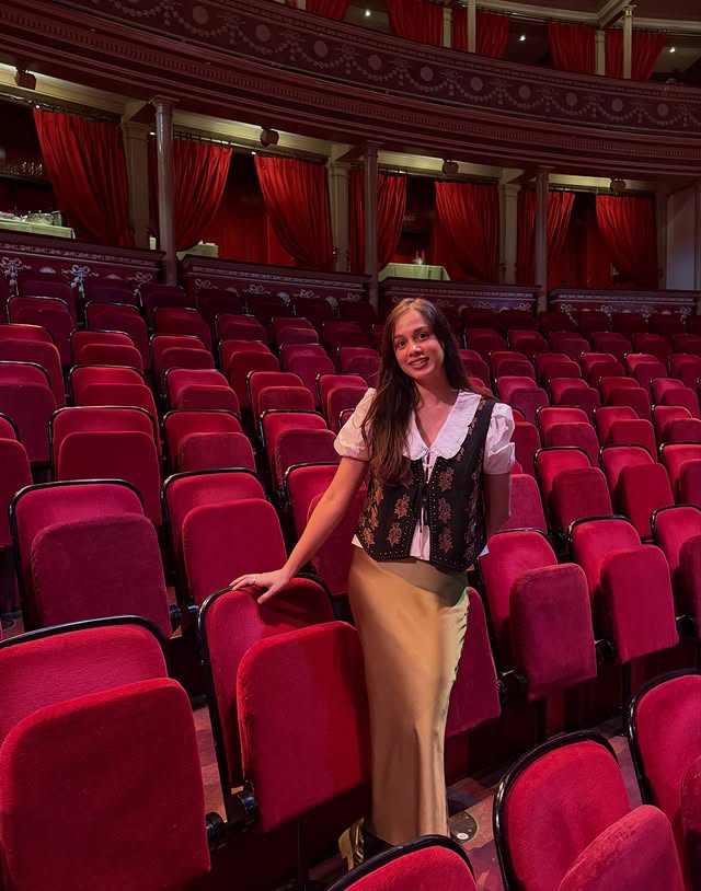 Instagram post by @clickfortaz for Cirque du Soleil. Caption reads: [...] the year! ✨

@royalalberthall....