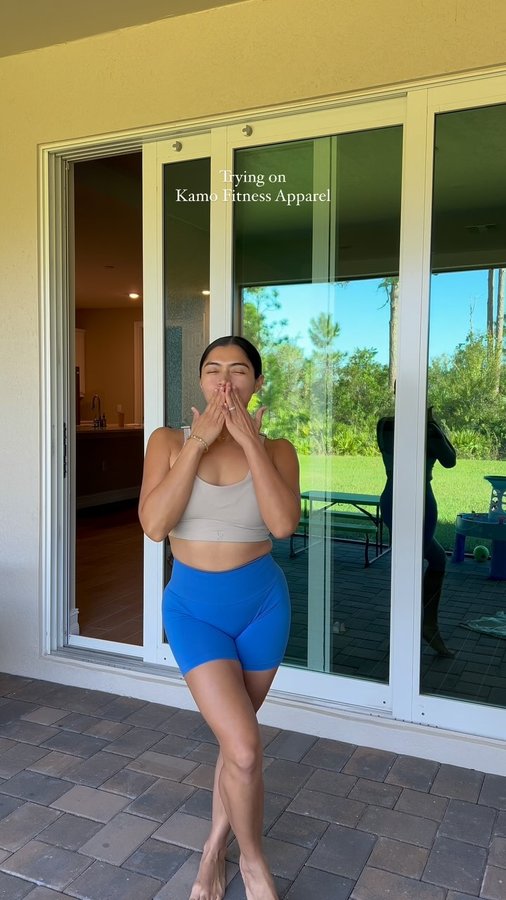 Instagram post by @_britneyford for Kamo Fitness. Caption reads: When the Kamo Fitness 35% sale has started and you....