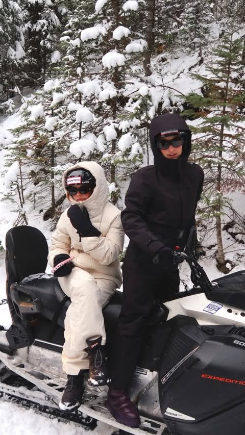 Instagram post by @chelseyjadecurtis for Hunter Boots. Caption reads: we’re up to snow good… 😇.