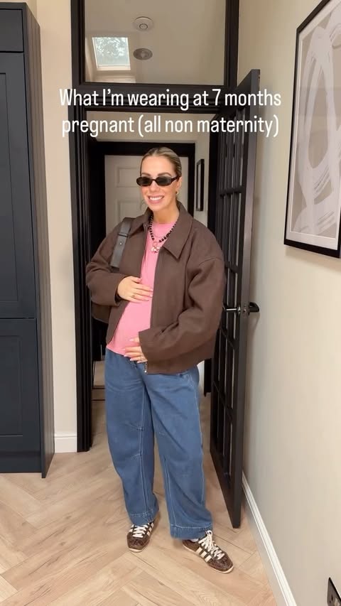 Instagram post by @lyds_wardrobe for Hush. Caption reads: [...] maternity outfit details Pink tshirt*....