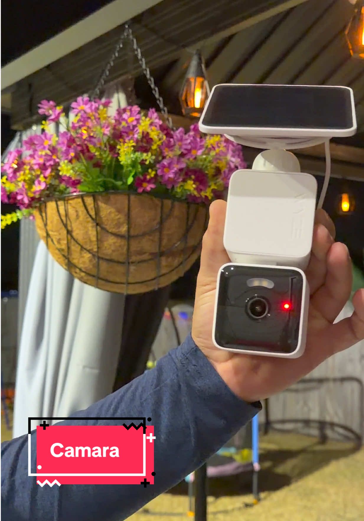 TikTok post by @yeldrim_yerson for Wyze. Caption reads: Cámara solar @Wyze #solarcamera [...].