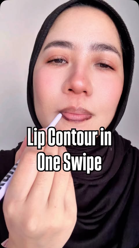 Instagram post by @ra_sha85 for Kulfi Beauty. Caption reads: [...] one step. @kulfi.beauty #lipcountour....