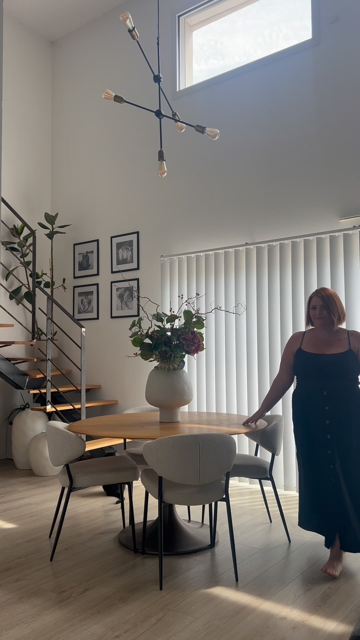 Instagram post by @ju__home_and_cie for Westwing. Caption reads: Et voilà mes nouvelles chaises sont là 🥰

-10%....