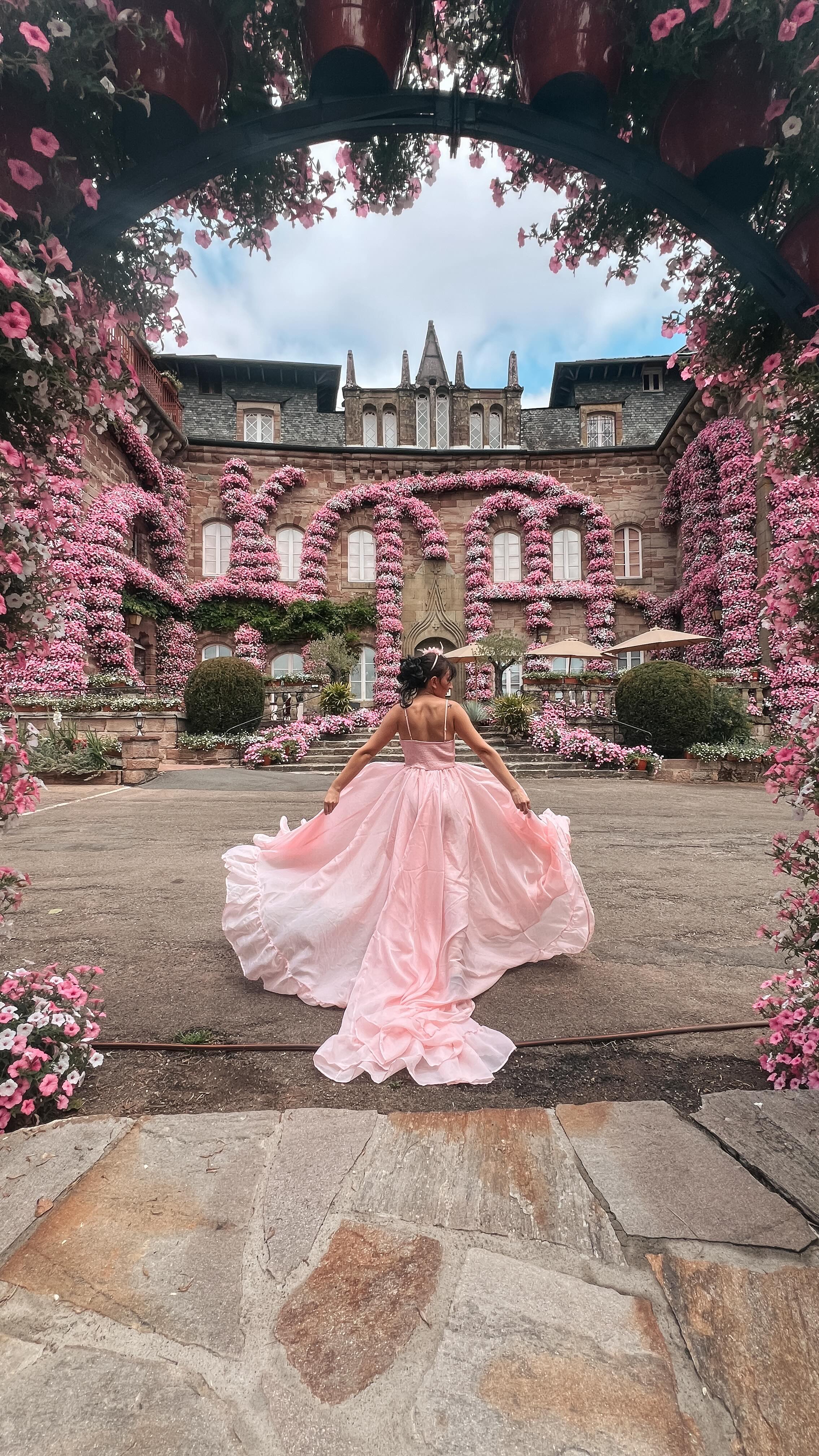 Instagram post by @girlstraveler for Girls LOVE Travel®. Caption reads: On dirait une illusion… mais ce château existe bel....