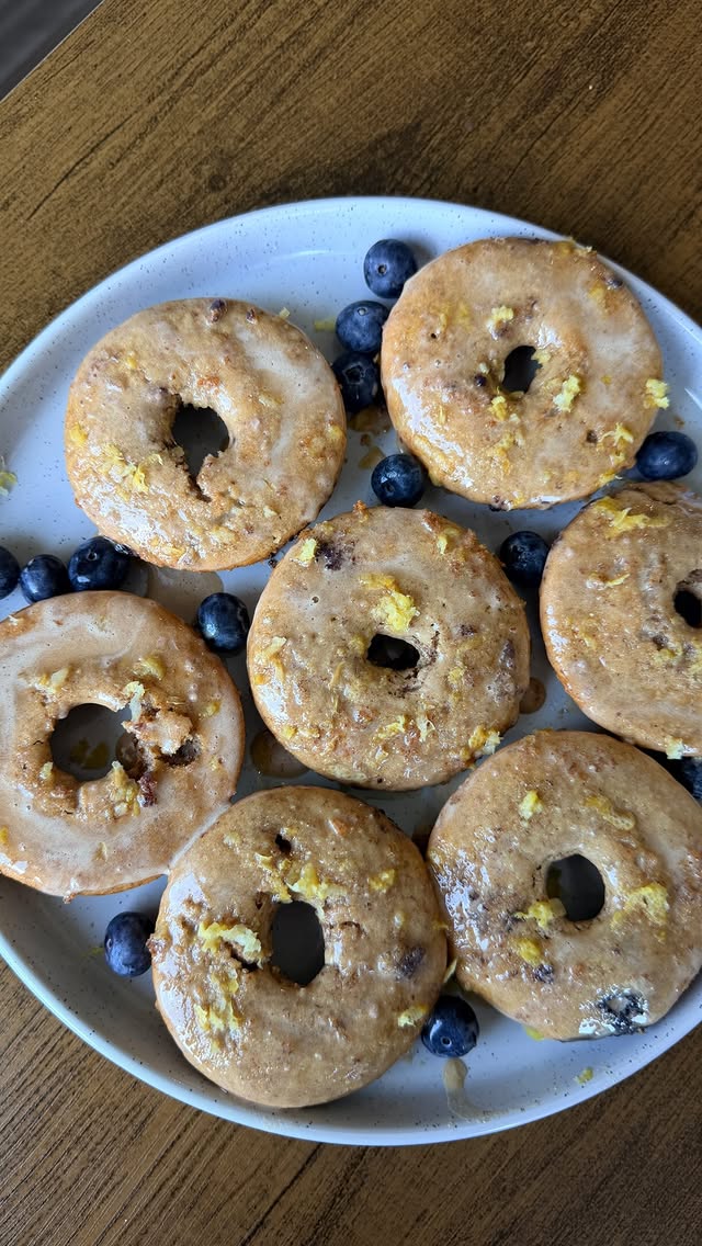 Instagram post by @wellnesswithnini for Bob's Red Mill. Caption reads: [...] @just.ingredients @califiafarms @bobsredmill....