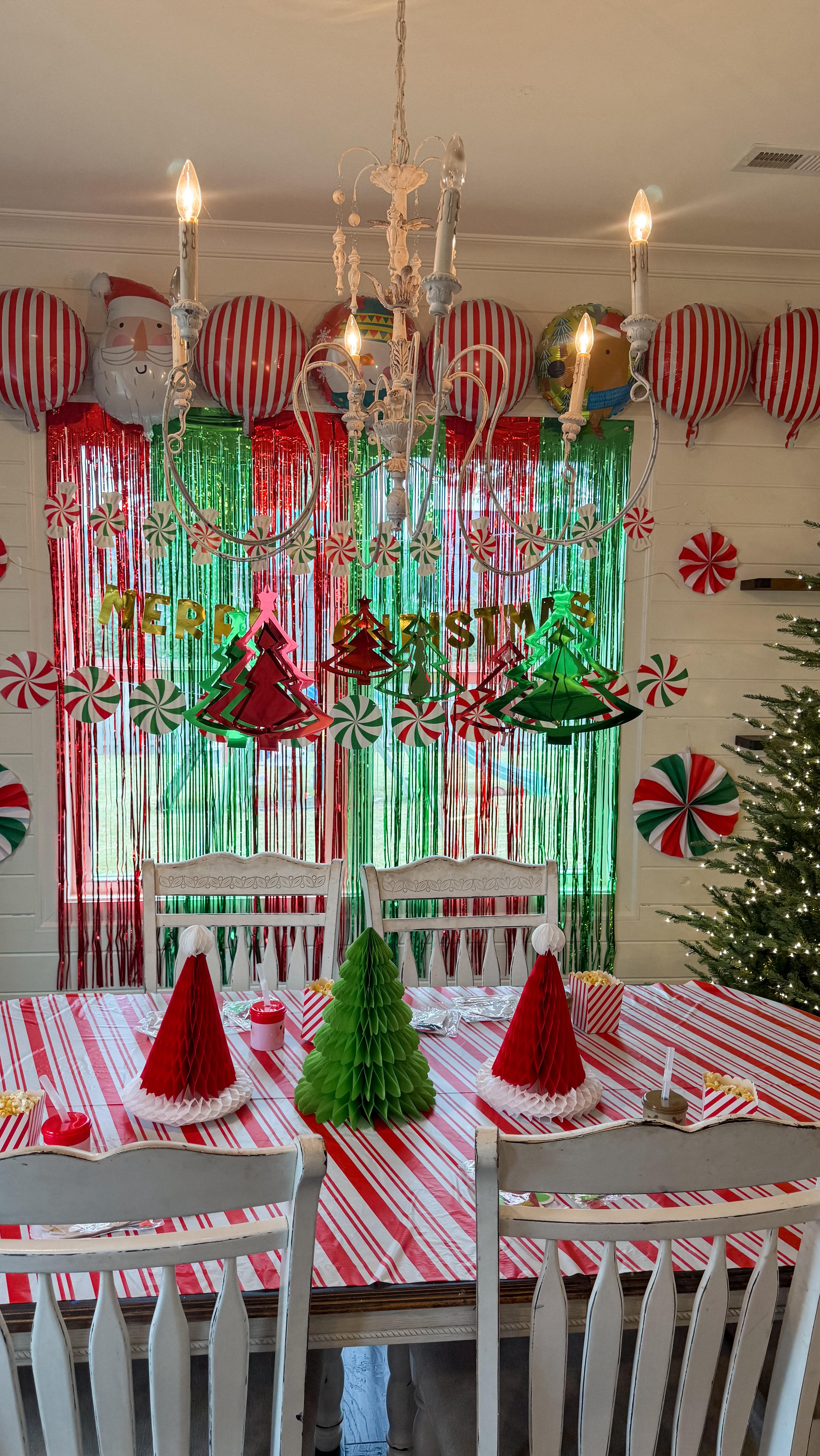 Instagram post by @kelsimsavage for Oriental Trading. Caption reads: 🎄 Christmas Craft Party 🎄 #OTCPartner

Comment....