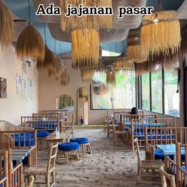Instagram post by @fitrianovalina_ for INDRIVE. Caption reads: Rekomendasi cafe unik di medan, 
Btw buat kalian....