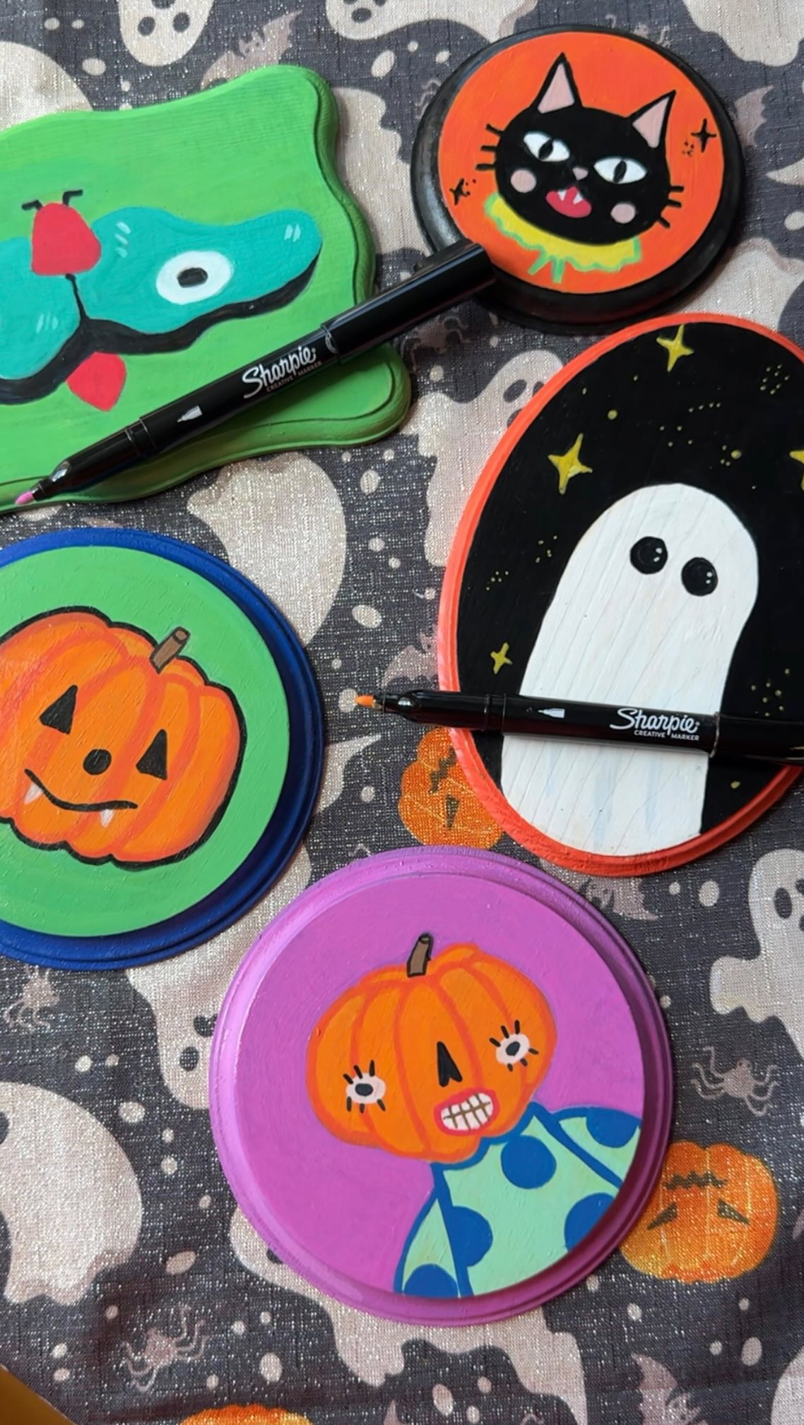 Instagram post by @chelseazeferina for Sharpie. Caption reads: #ad DIY Halloween Wall Plaques with @Sharpie....