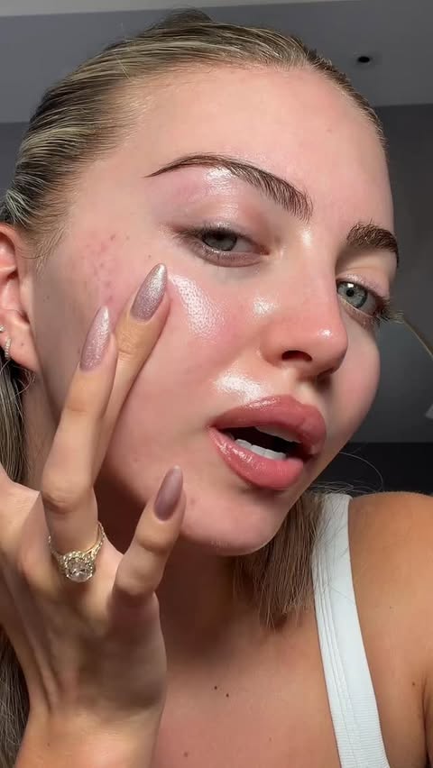 Instagram post by @annabellehoy for Haruharu Wonder. Caption reads: Glass skin serum of all serums ✨✨....