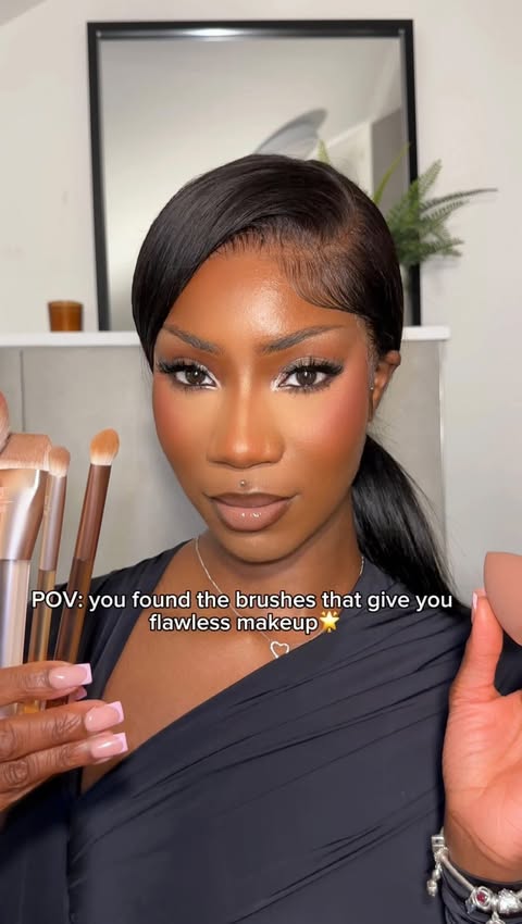 Instagram post by @_vanessak7 for REAL TECHNIQUES. Caption reads: [...] give a flawless makeup finish💕😍....