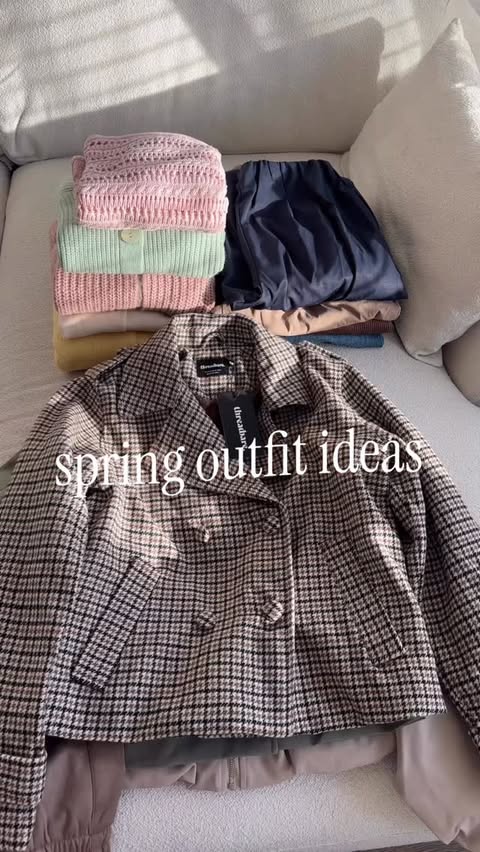 Instagram post by @stylebyjjulia for THREADBARE. Caption reads: [...] wardrobe with bright staples from....