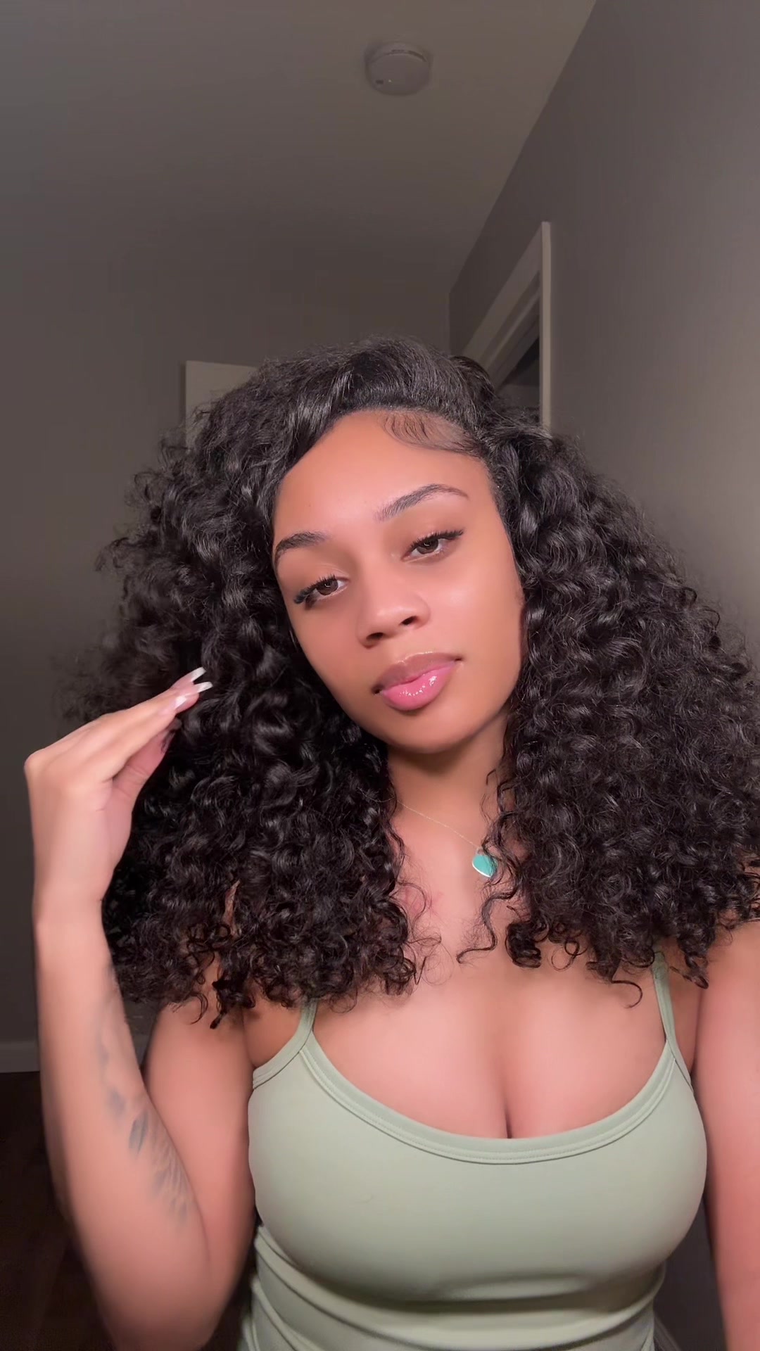 TikTok post by @mikiyahh5 for ISEE HAIR. Caption reads: Okay I get the hype now ! 😍 @ISEEHAIR ....