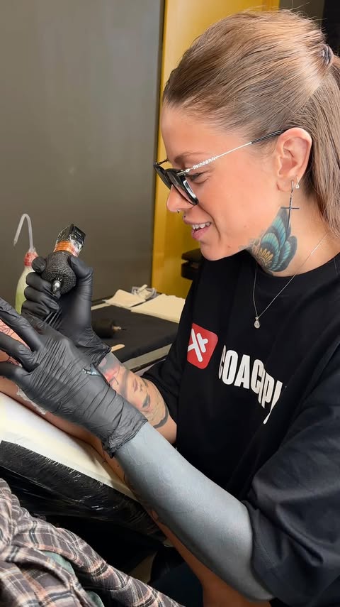 Instagram post by @elisa.esposto for Pepax Official. Caption reads: Be honest… who else is going through this?....