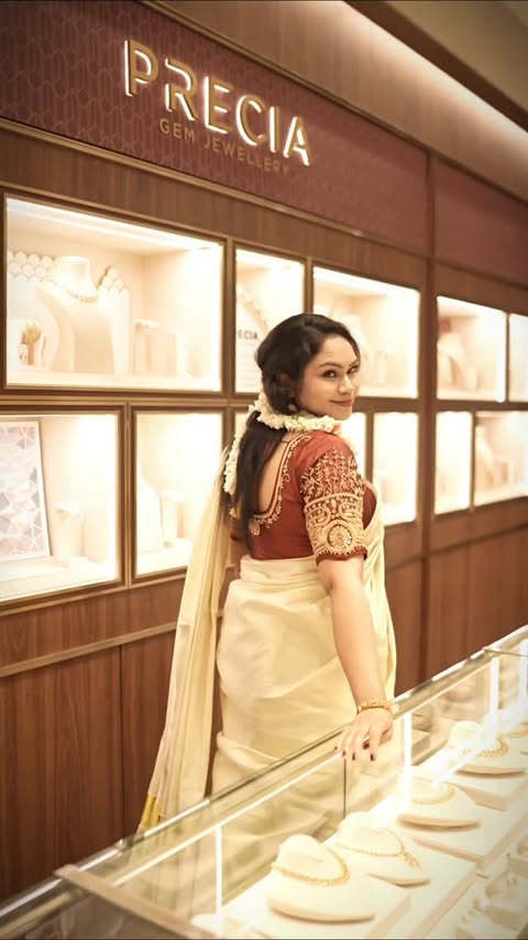 Instagram post by @the_moonlitmusee for Malabar Gold and Diamonds. Caption reads: [...] ❤️ Make up by @suha_glam_studio....