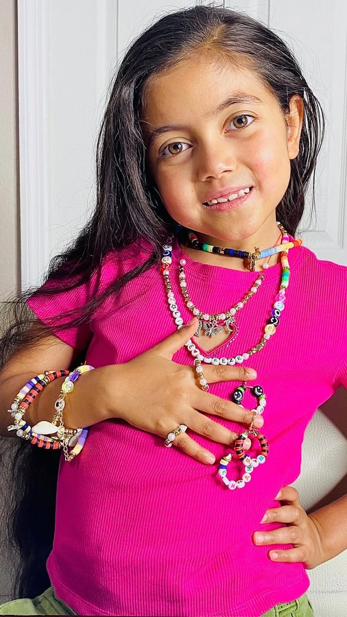 Instagram post by @zlittlebreeze for Gionlion. Caption reads: [...] Your Own Sparkling Jewelry with....