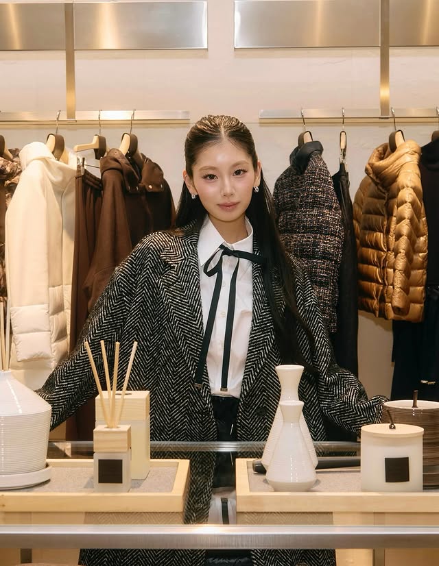 Instagram post by @monako0515 for Herno. Caption reads: cozy up with @herno 🤍❄️

HERNOからこの冬新たに「HERNO HOME....