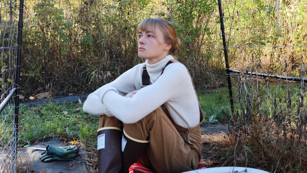 YouTube post by @hannahleeduggan for thredUP. Caption reads: very sad and very tired.