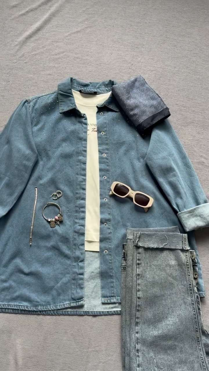 Instagram post by @bloggerguls for Modanisa. Caption reads: Bu havaların kombiniiiii🩵🫠✨

Kombin @modanisa....