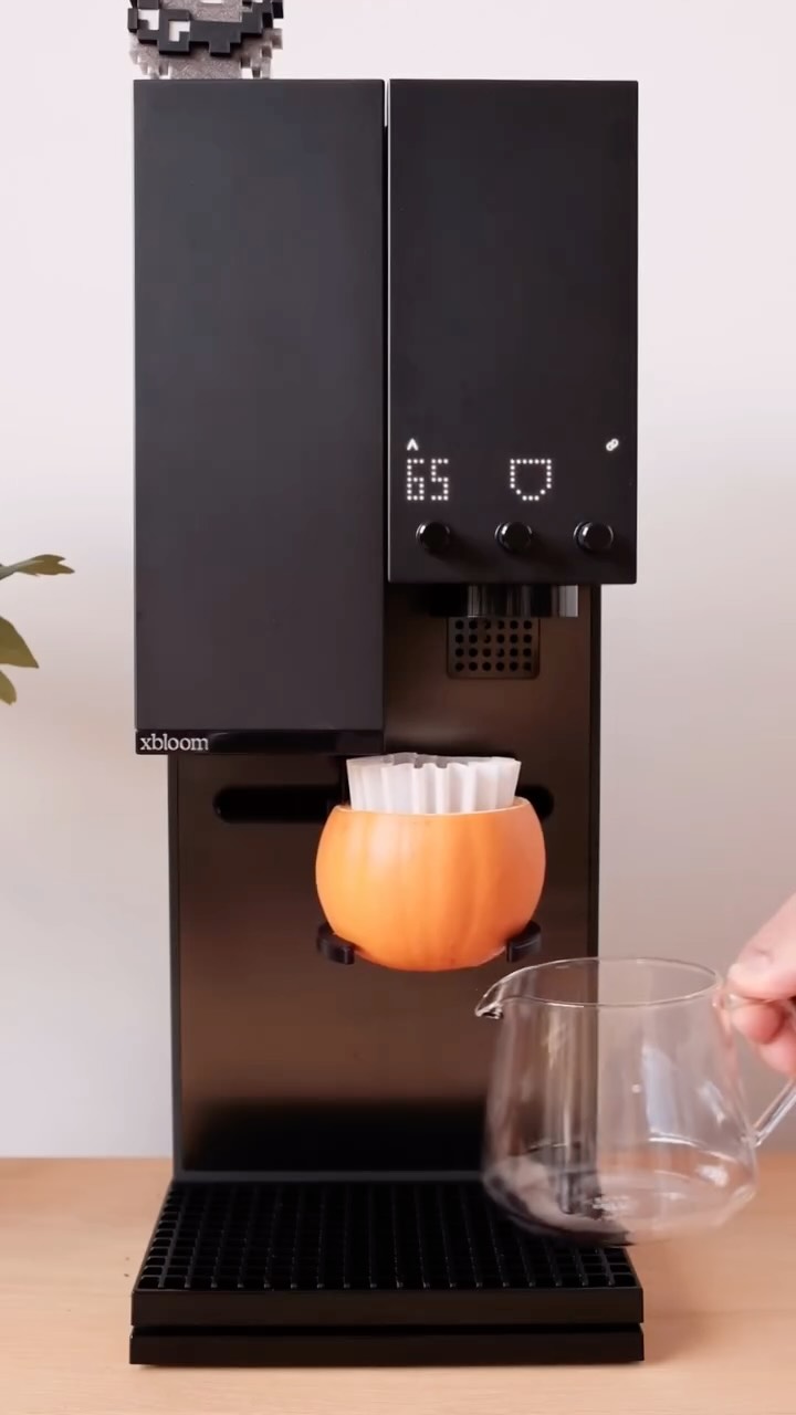 Instagram post by @slightly_overcaffeinated for xBloom. Caption reads: Happy Pumpkin spice pour over 🎃🎃🎃

A little bit....