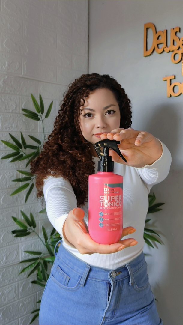 Instagram post by @louanacris for OLLY. Caption reads: Chegou o Super Tônico da Blow Gummies 🩷✨ ✅Com....