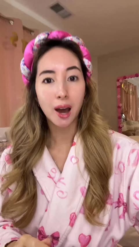 Instagram post by @chloejuliett_ for Coffee Meets Bagel. Caption reads: My bff legitimately uses @coffeemeetsbagel so I’m....