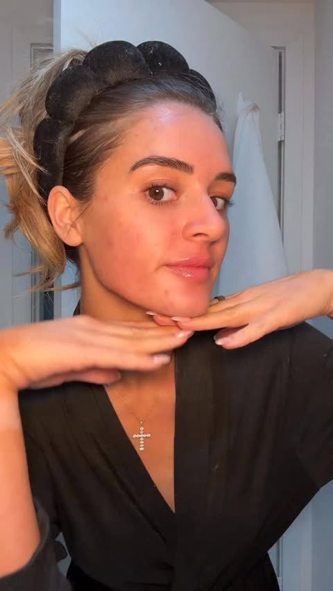 Instagram post by @arimcclure for Lilyana Naturals. Caption reads: the transformation doesn’t lie @lilyana_naturals....