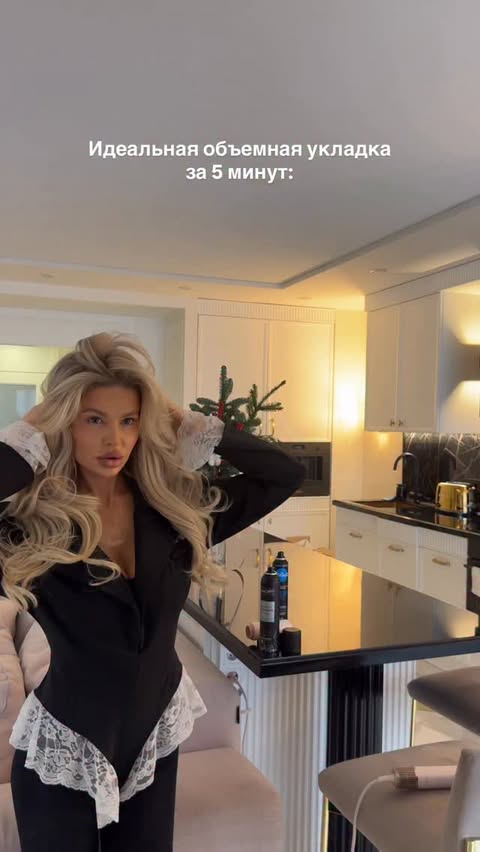 Instagram post by @lenachernykh for Syoss. Caption reads: [...] 
Артикул на WB #169677235

Сухой шампунь....