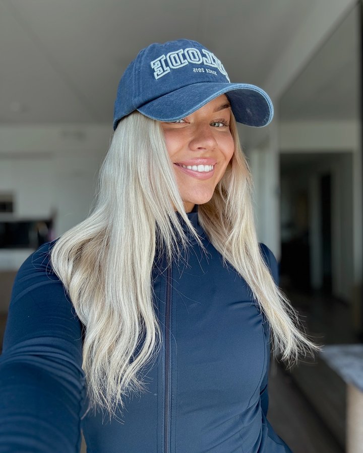 Instagram post by @merkkujjje for RELODE. Caption reads: [...] VIIKONLOPPUA JUST SULLE!🩵✨🌸
wearing....