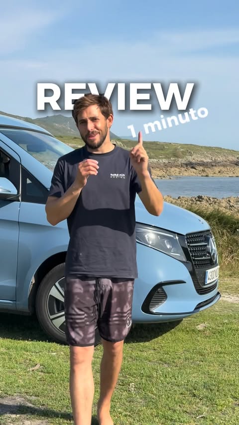 Instagram post by @guillermocarracedo for Mercedes-Benz. Caption reads: REVIEW en 1 min de la MarcoPolo 2026 🩵....