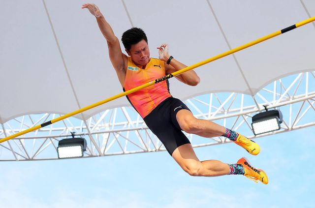 Instagram post by @ernestobienapv for Allianz. Caption reads: [...] See you all there 👋 

#parasabayan #puma....