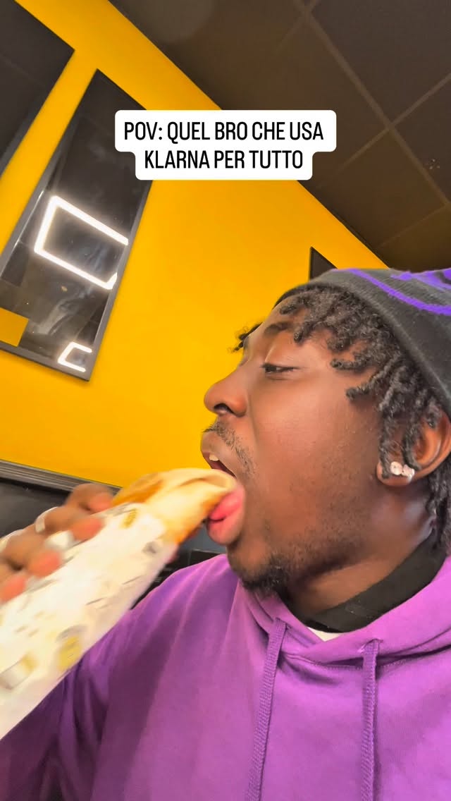 Instagram post by @thejcofficiel for Klarna. Caption reads: Klarna salva portafogli🙏🏾🙏🏾🤣#klarna #thejc....