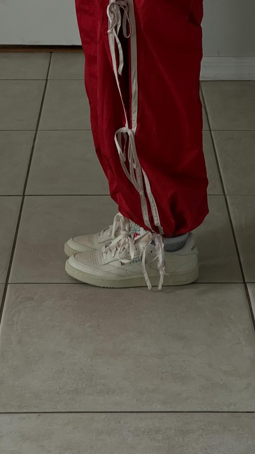 Instagram post by @nicoledelosreyes_ for Journeys. Caption reads: grwm❤️ @reebok @journeys #AD.